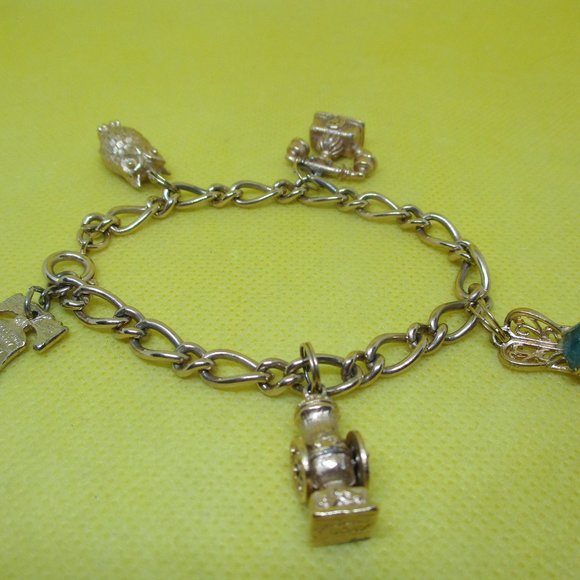 Avon Gold Tone Charm Bracelet Owl Telephone Chair Coffee Grinder Liberty Bell - Picture 10 of 10